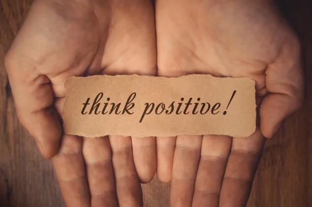 Think Positive - ein typischer Spruch zusammenhängend mit toxischer Positivität